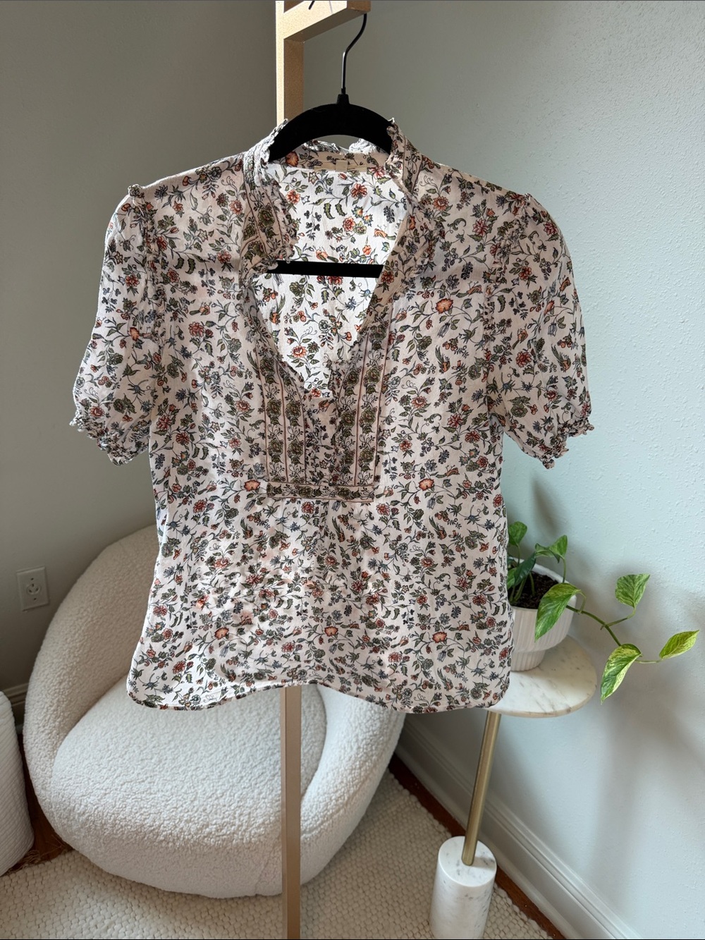 Floral V-Neck Short Sleeve Blouse in Cream with Pink and Green Print
